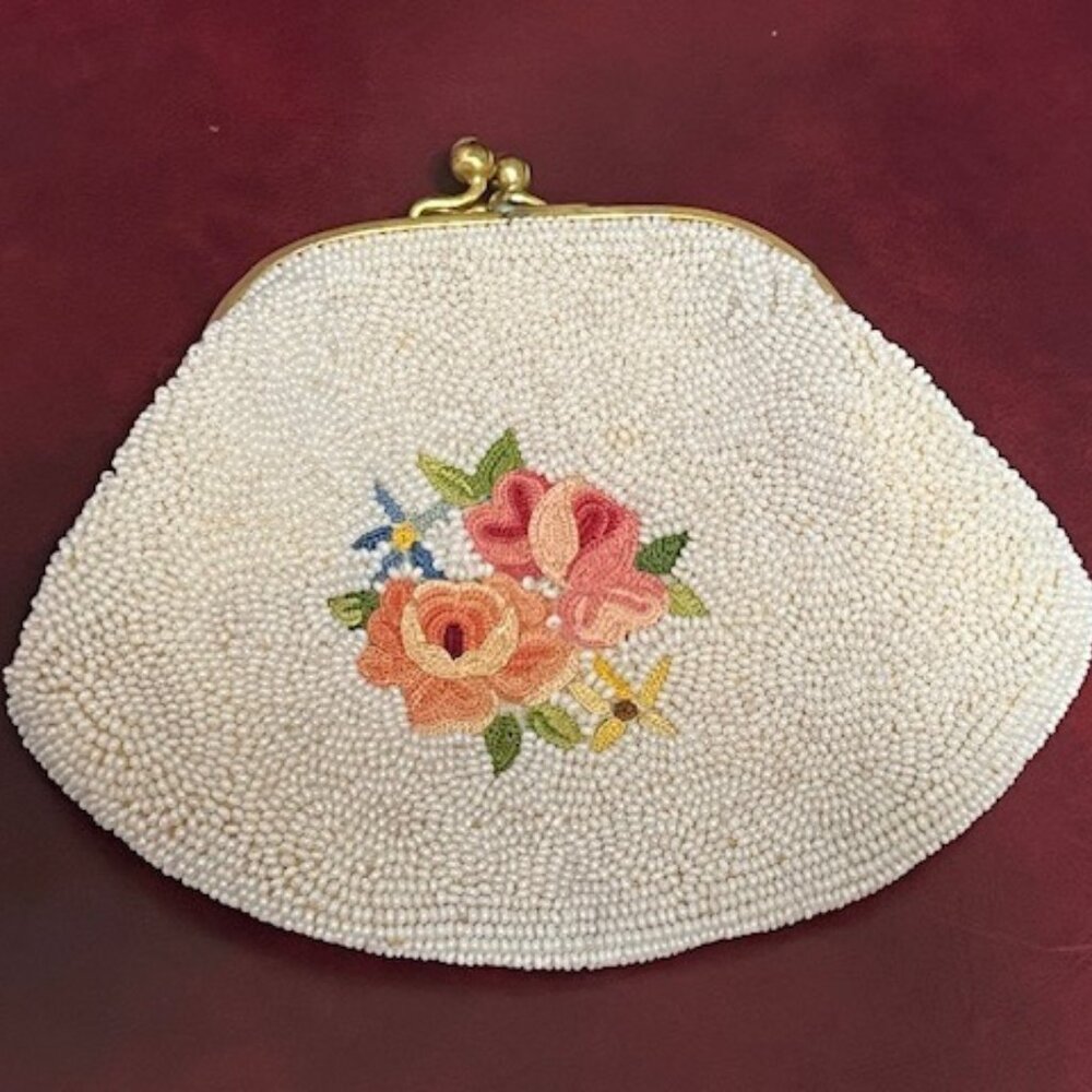 French White Beaded Embroidered Floral Pearl Kiss Lock Hinged Change Purse 4"
